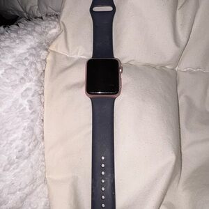 Rosegold Apple Watch Series 1 42 mm  : works perfect screen needs repair